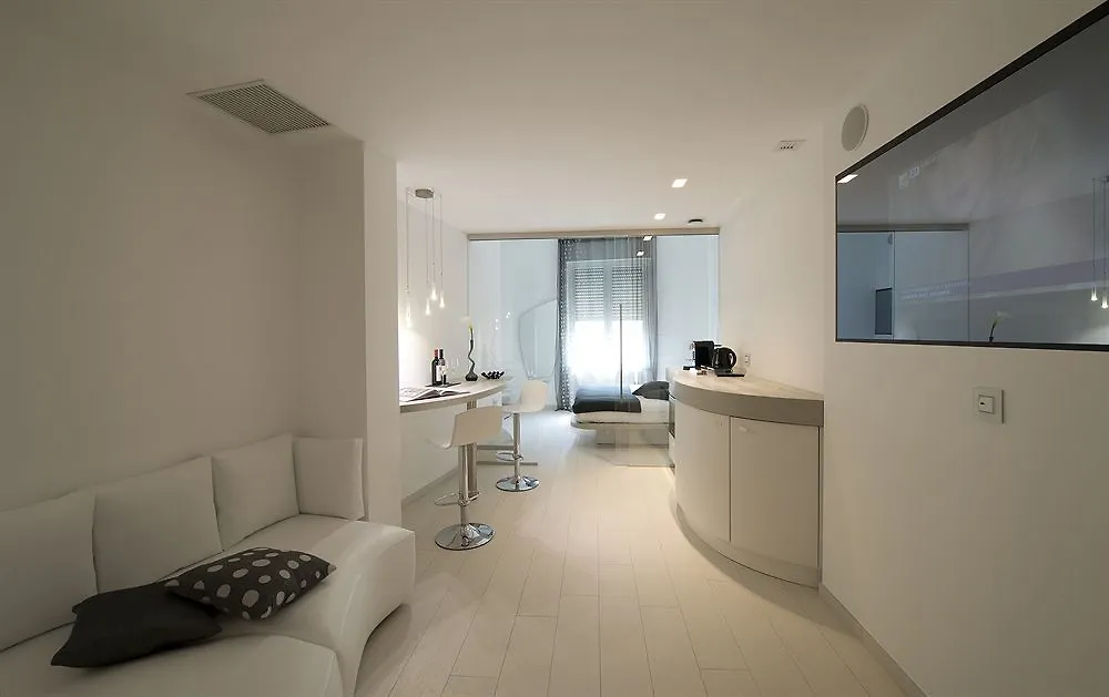 Duomo Inn Milan 0*,  Italy